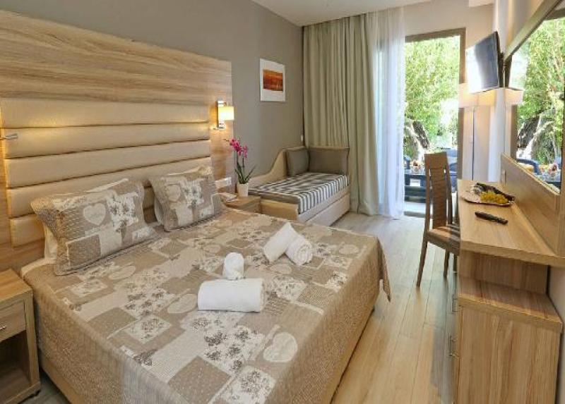 Dionyssos Hotel & Suites Hotel