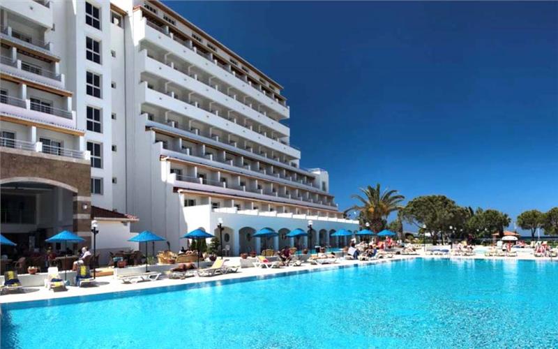 Hotel Batihan Beach Resort and Spa