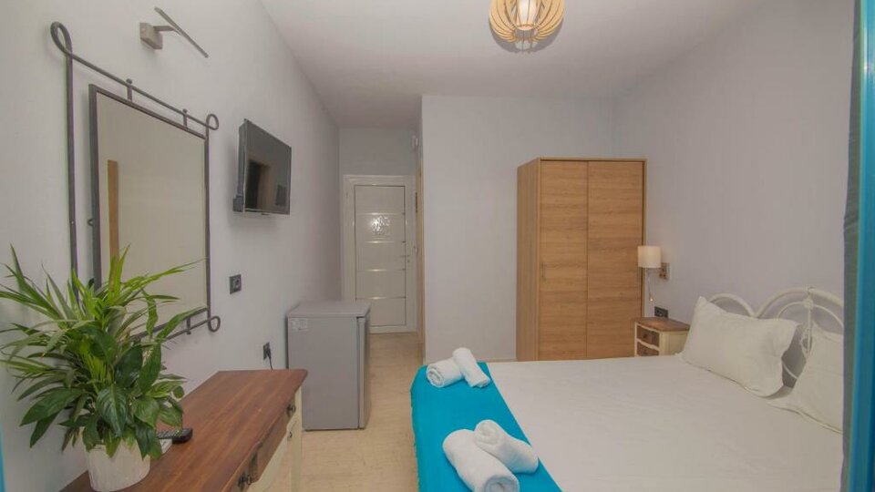Akrotiri Resort