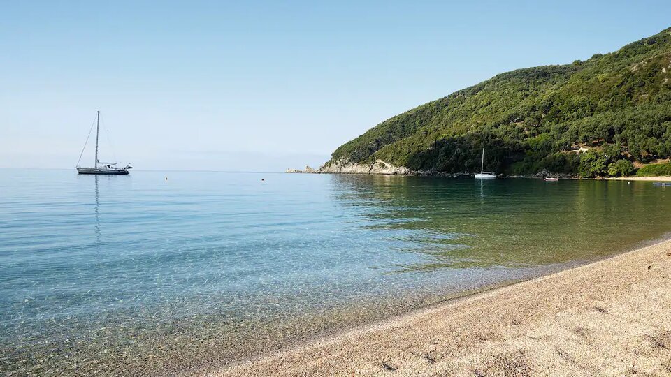 Lichnos Beach Hotel & Suites