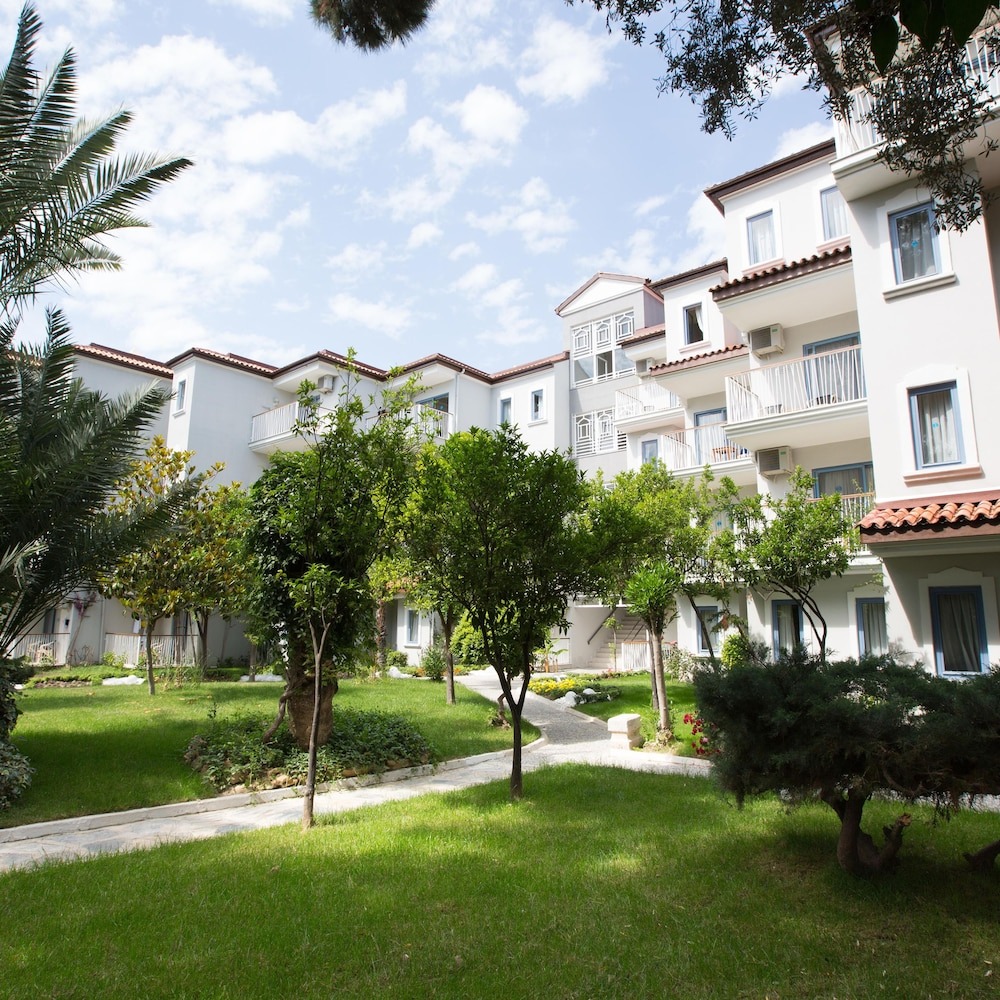 Paloma Marina Suites