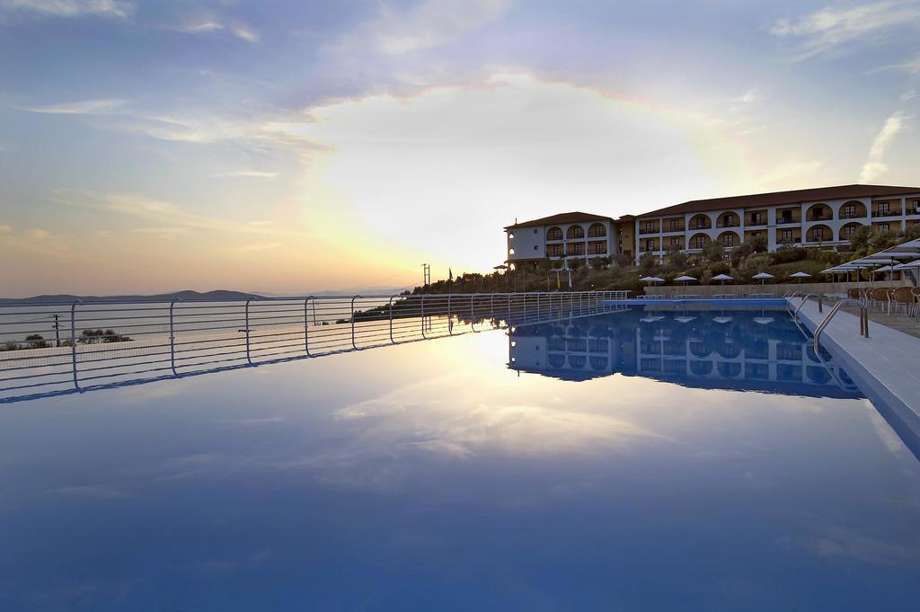 Hotel Akrathos Beach