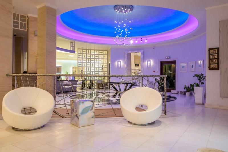 La Mer Deluxe Hotel