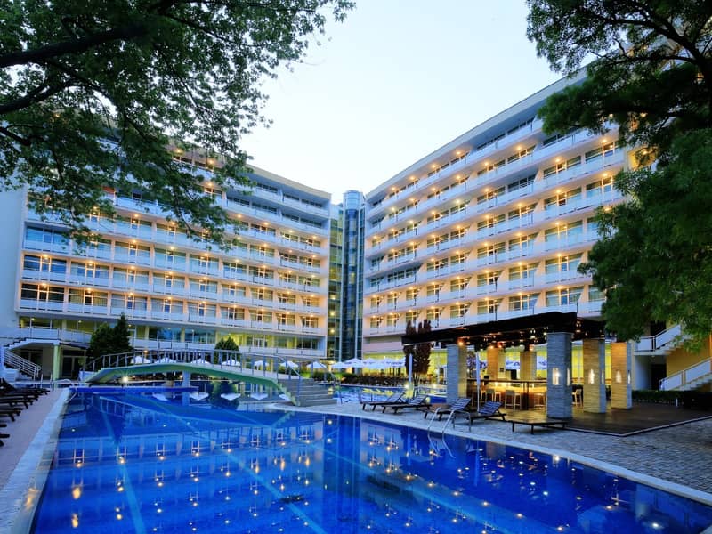 Grand Hotel Nirvana