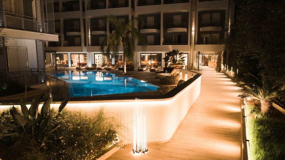 Flisvos Royal Hotel and Suites 