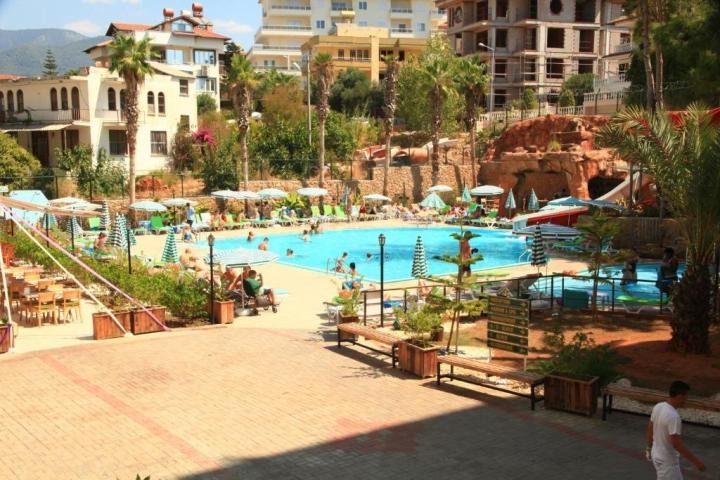 Green Life Hotel