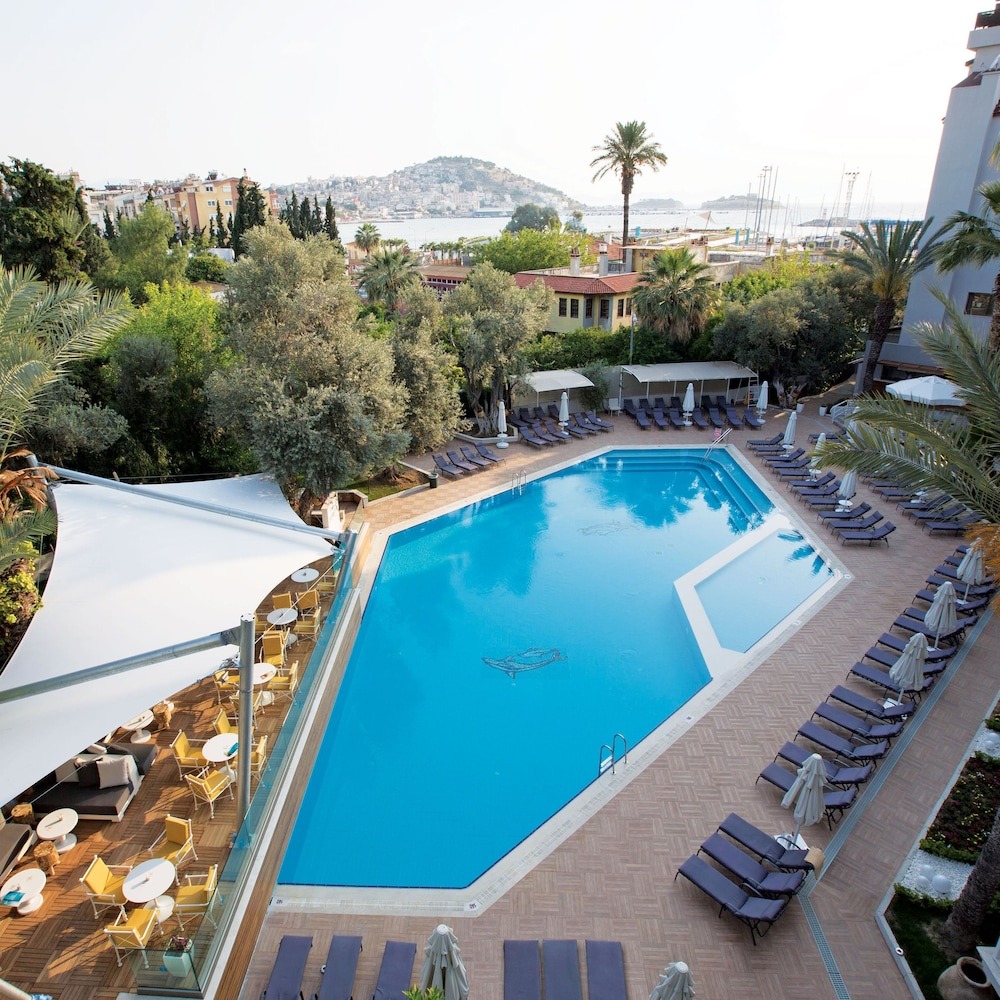 Paloma Marina Suites