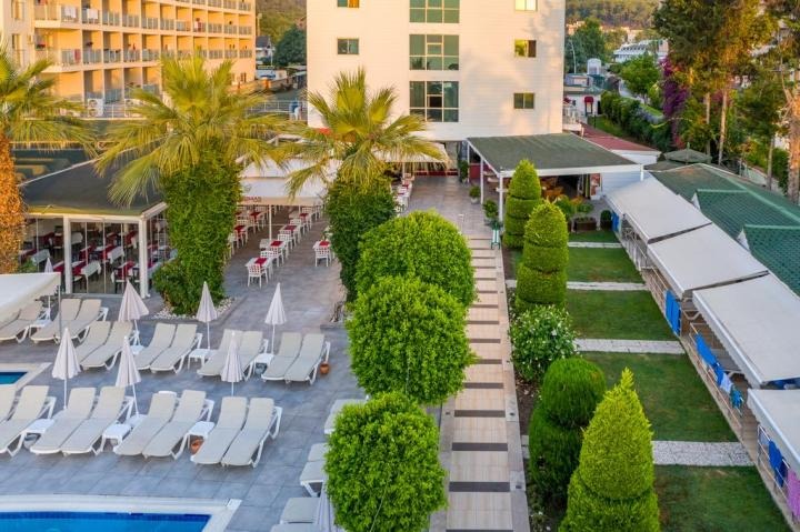 Armas Beach Hotel