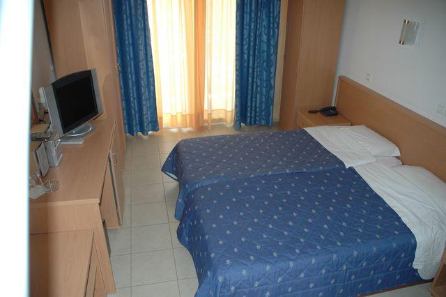 Hotel Lagomandra Beach and Suties