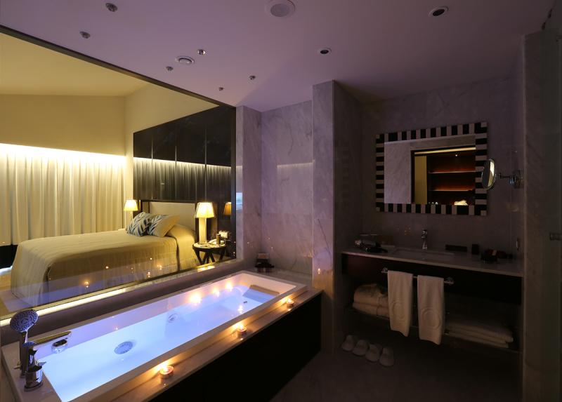 Charisma De Luxe Hotel