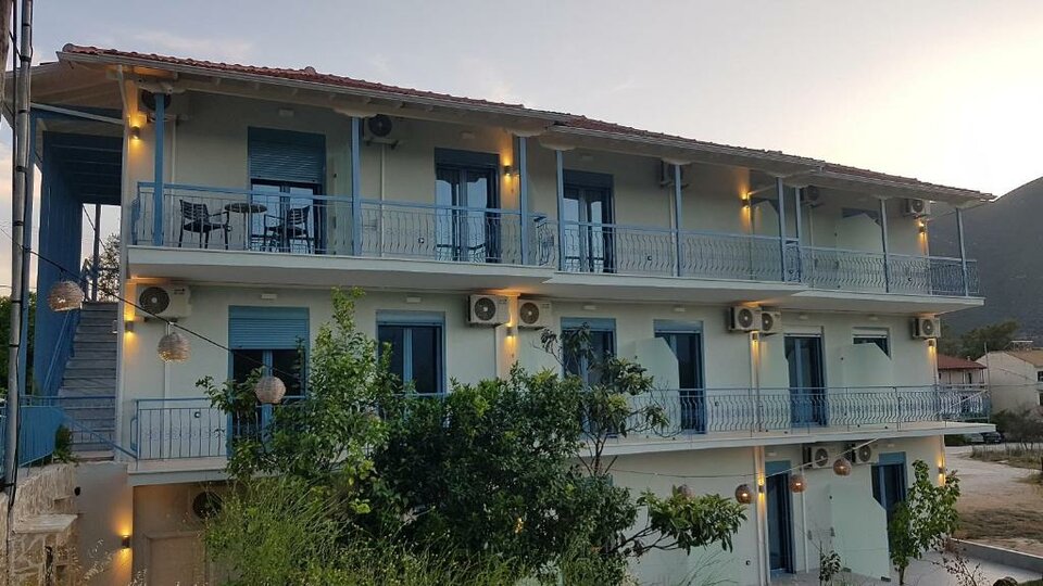 Akrotiri Resort
