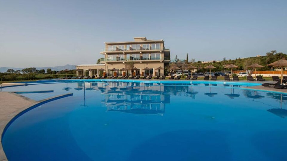 Ninos Laguna Holiday Resort 