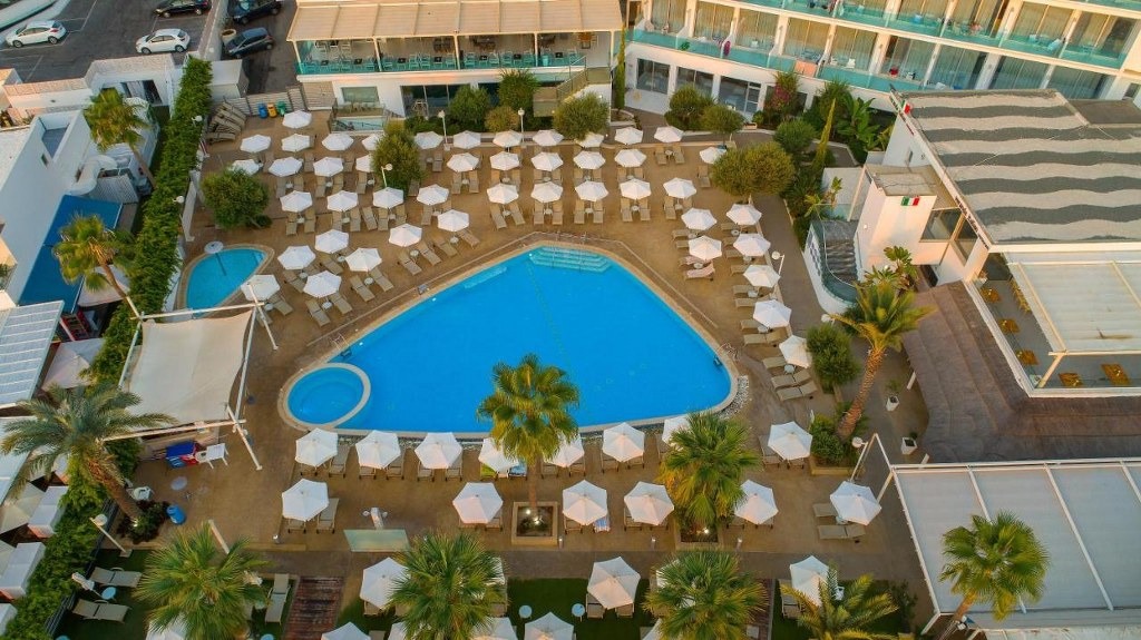 Vrissaki Beach Hotel