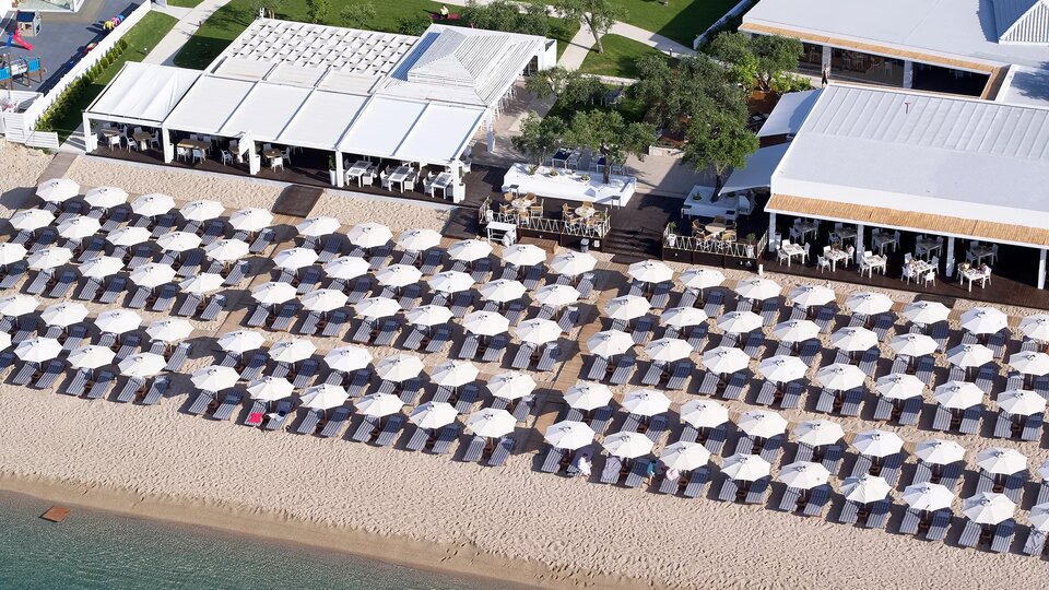Lichnos Beach Hotel & Suites