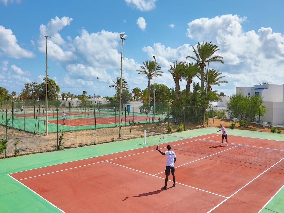 Hari Club Beach Resort
