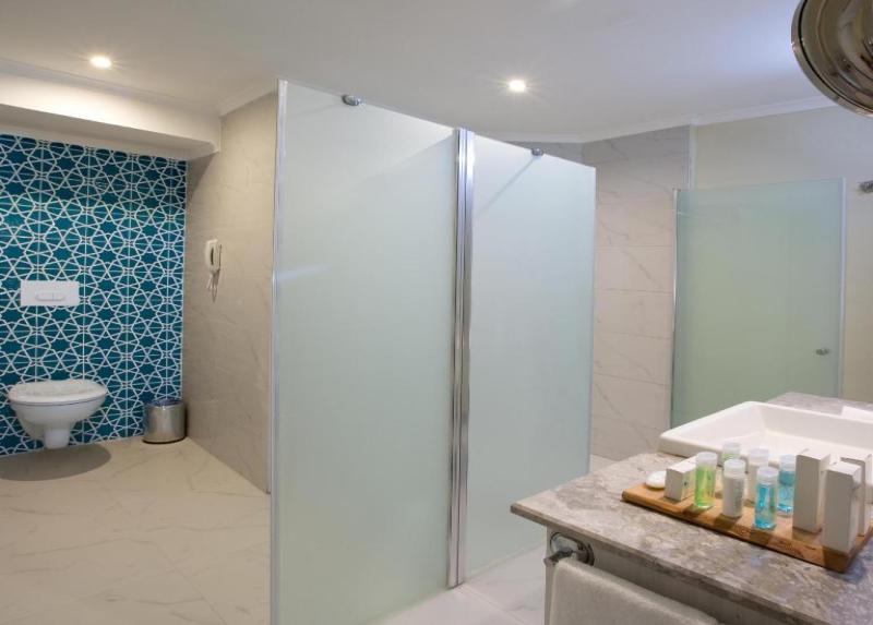 Paloma Marina Suites Hotel