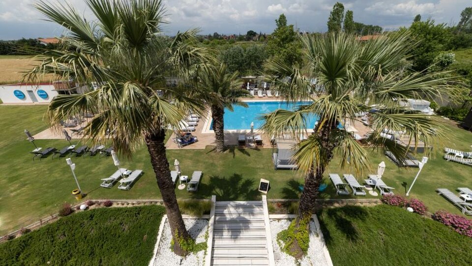 Hotel Mythic Summer