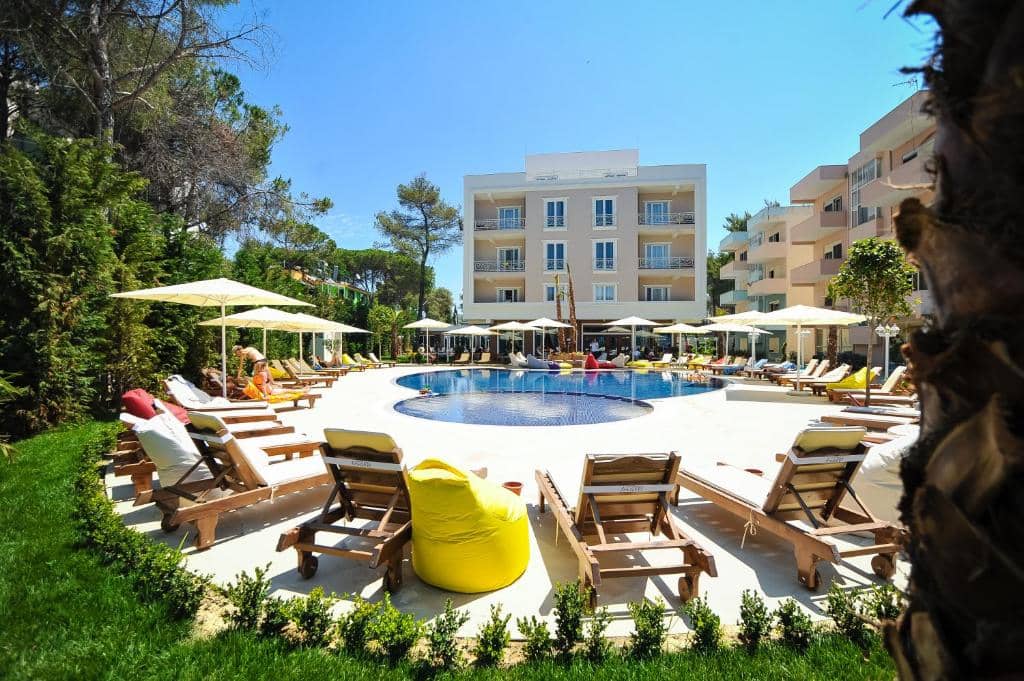 Hotel Sandy Beach Resort
