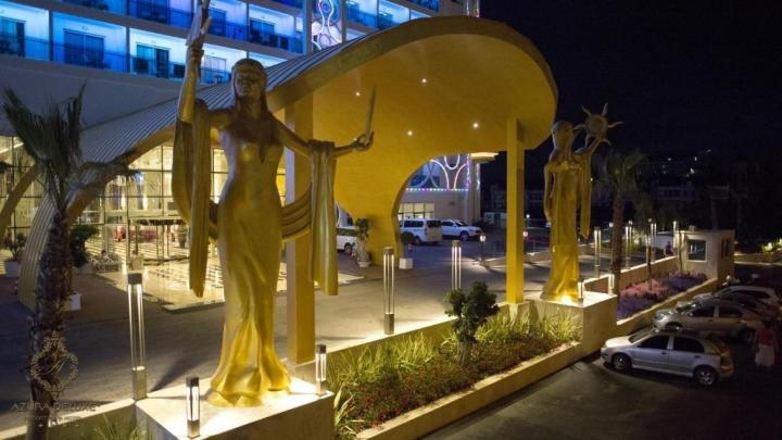 Azura Deluxe Resort & Spa
