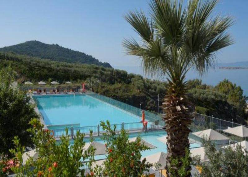 Akrathos Beach Hotel