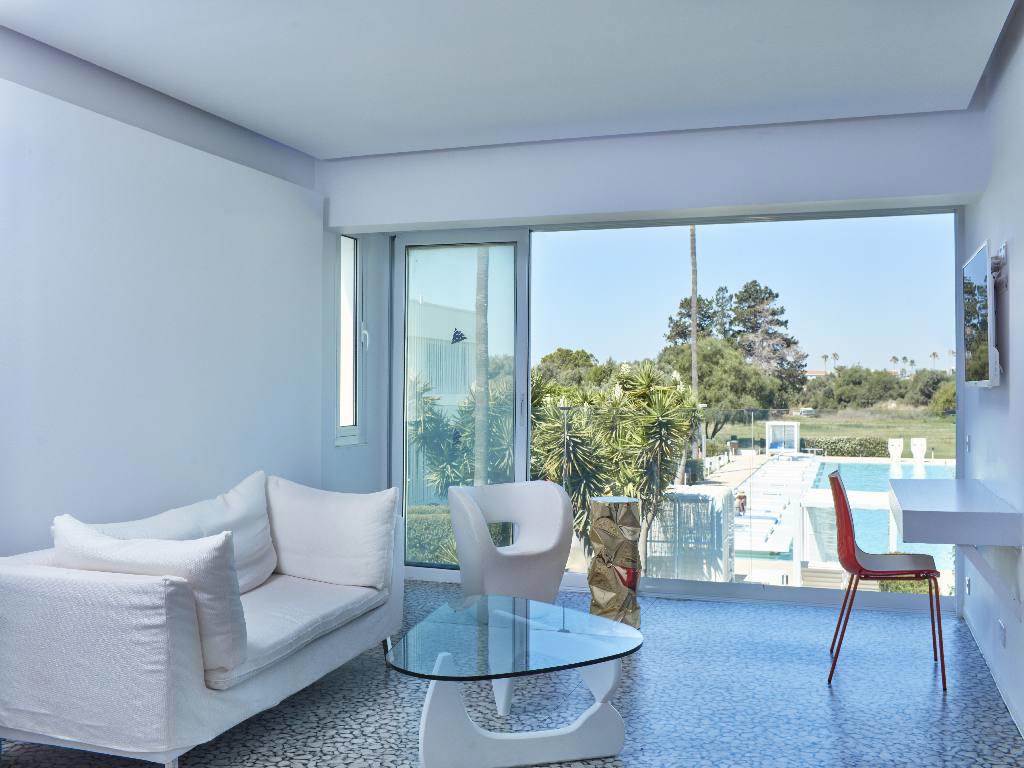 Hotel So White Club Resort