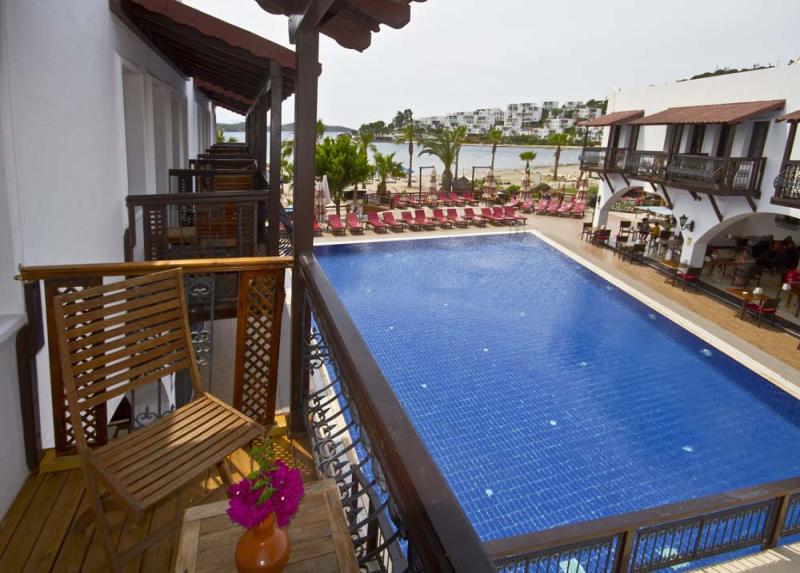 Costa Bitezhan Beach Hotel