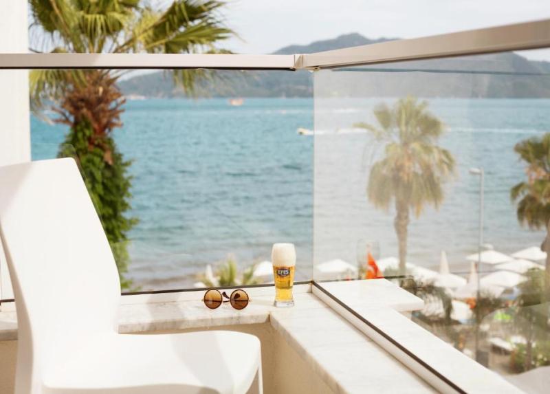 The Beach Front Hotel Adults Only 16+ Hotel