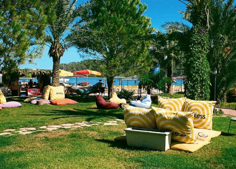 Champion Holiday Village Hotel