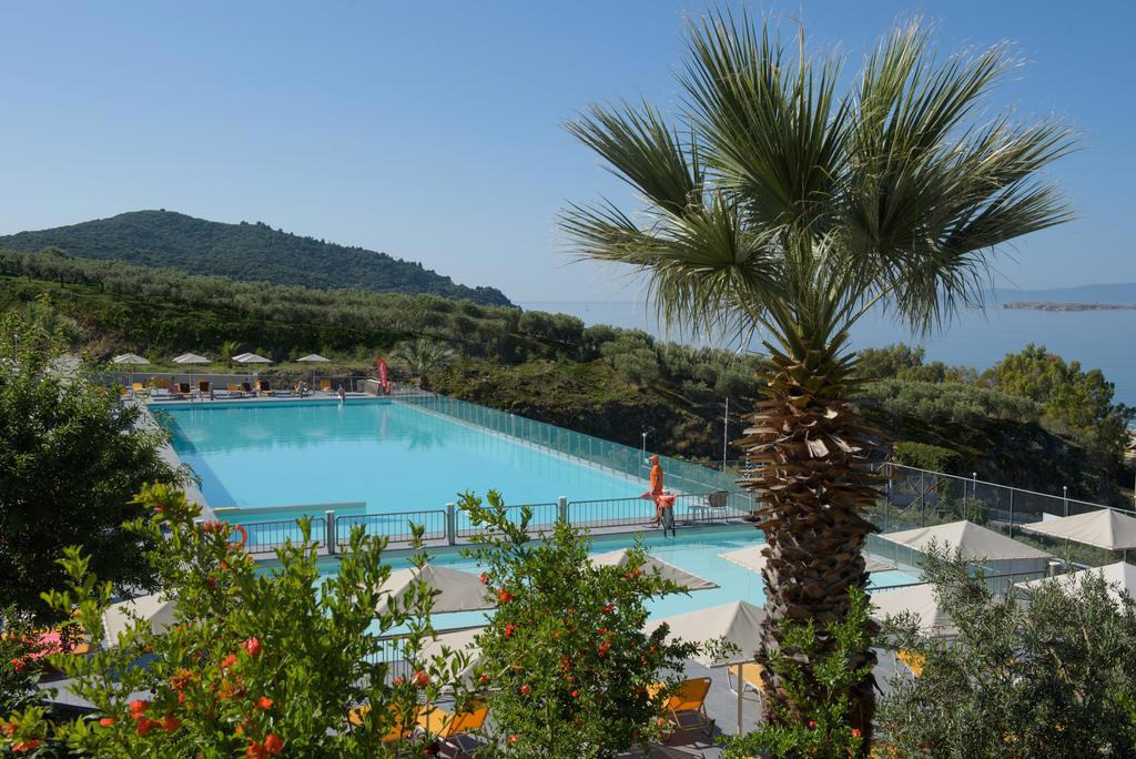 Hotel Akrathos Beach
