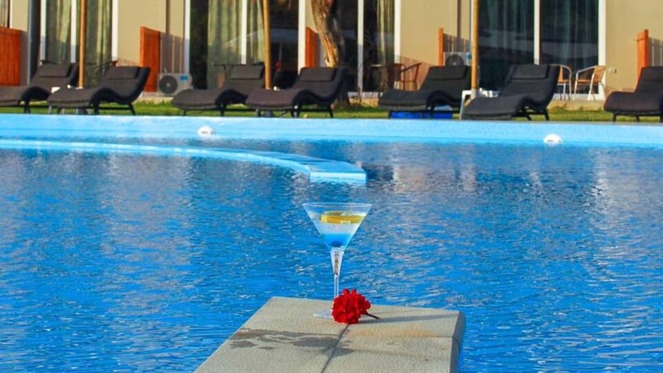 Ninos Laguna Holiday Resort 