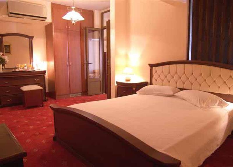 Alexandros Hotel