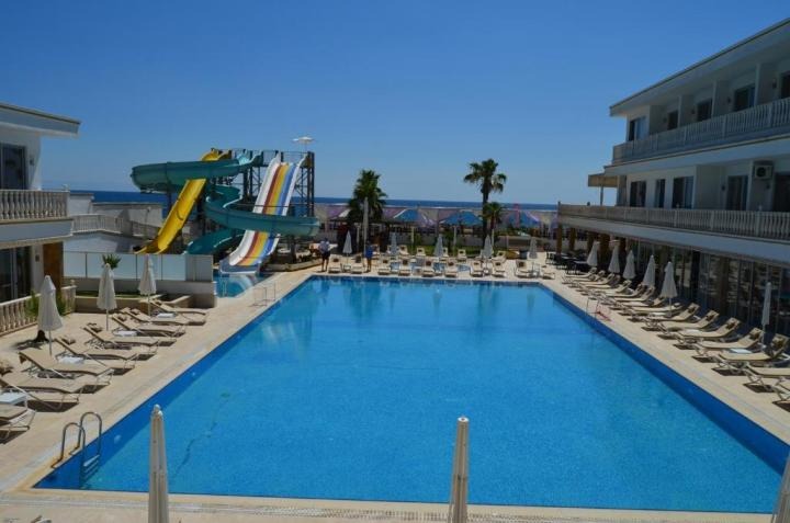 La Perla Hotel