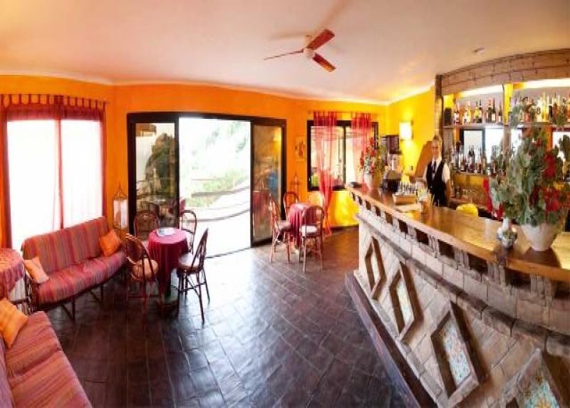 Calanica Hotel