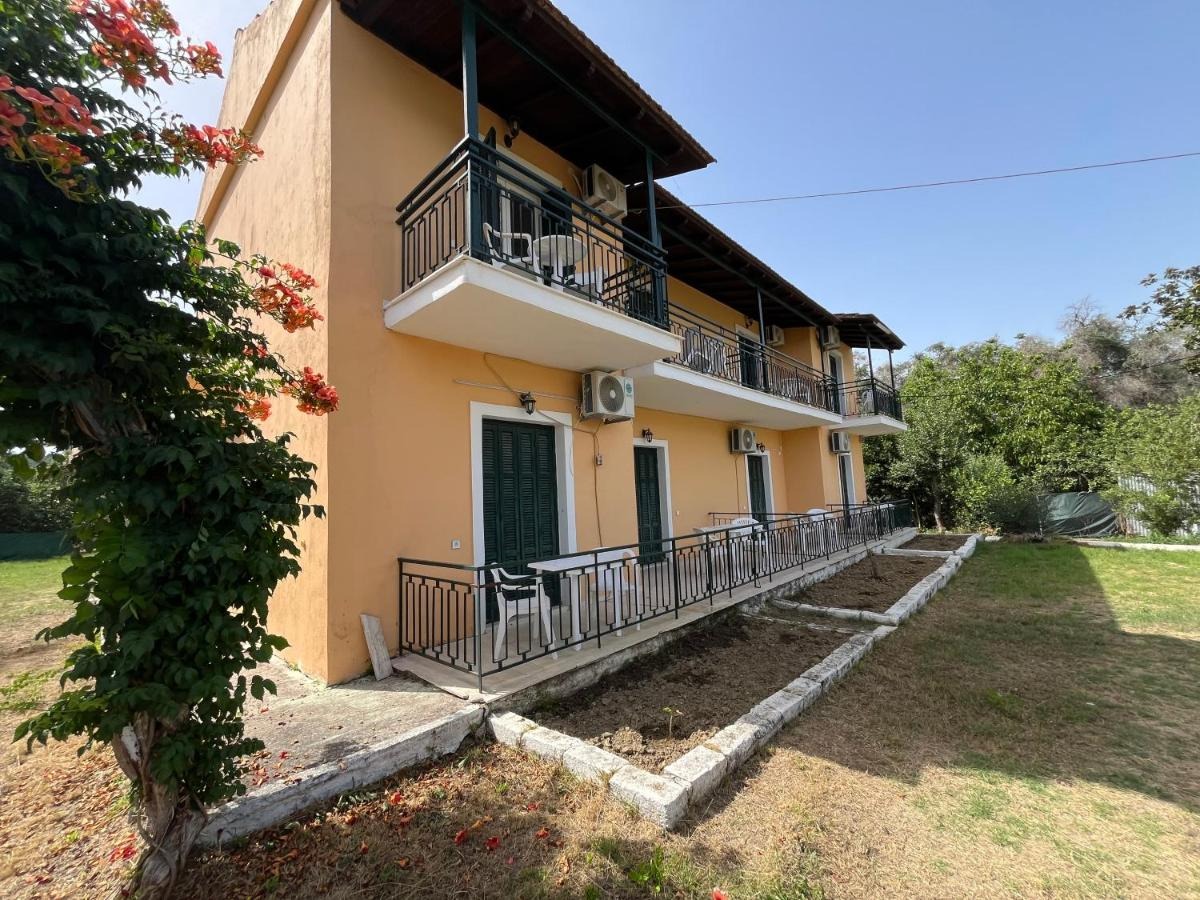 Yanakis apartments ex Olive Garden