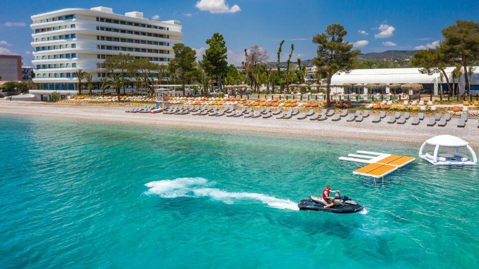 Isla Brown Corinthia