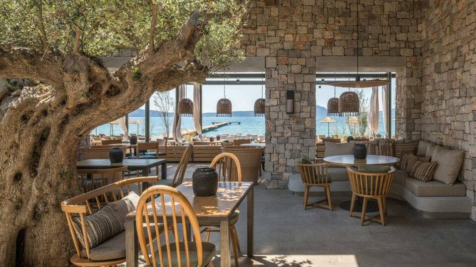 W Costa Navarino