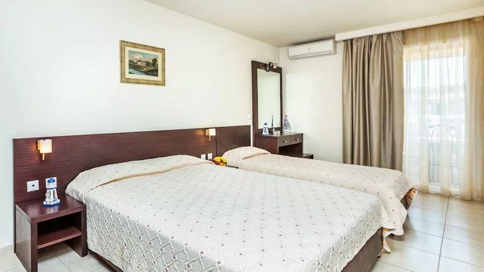 Elinotel Polis