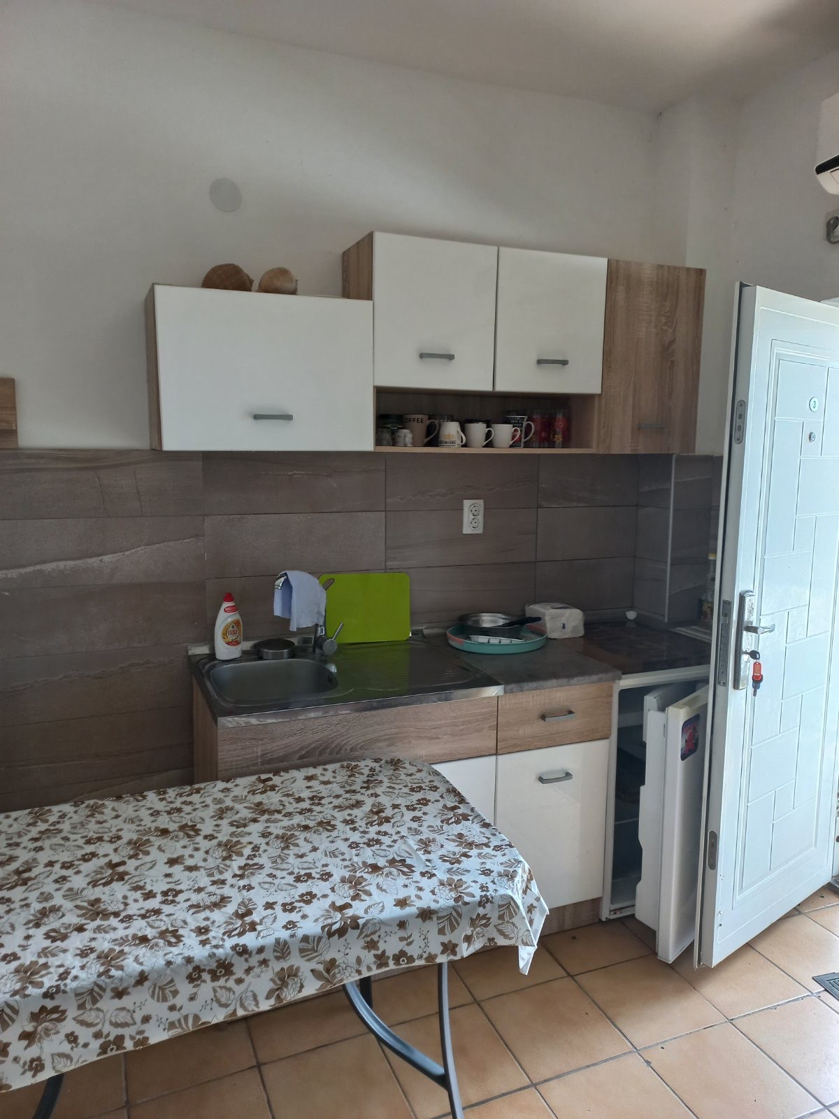 Apartmani Pefki ex Borovi