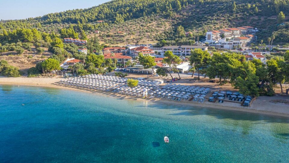 Hotel Lagomandra Beach and Suites