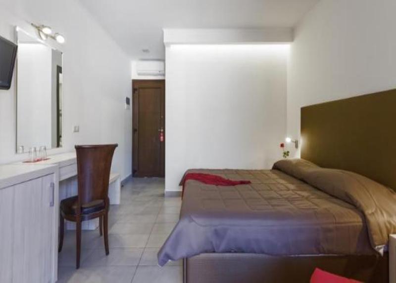 Lagomandra Beach Hotel