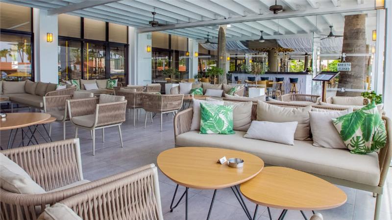 Cavo Maris Hotel