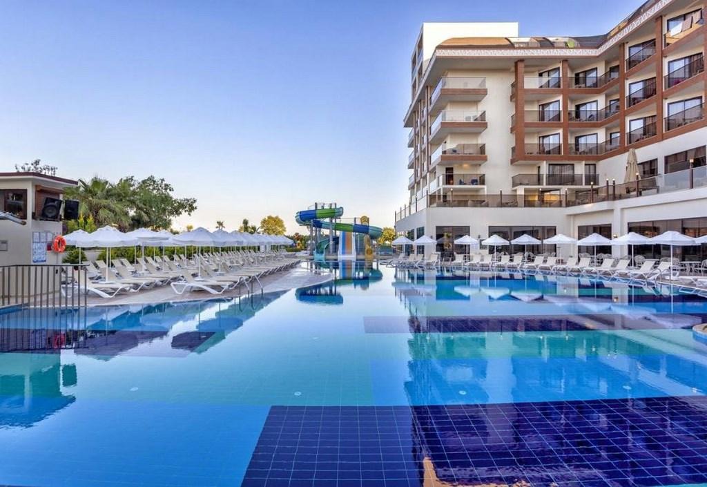 Glamour Resort & Spa