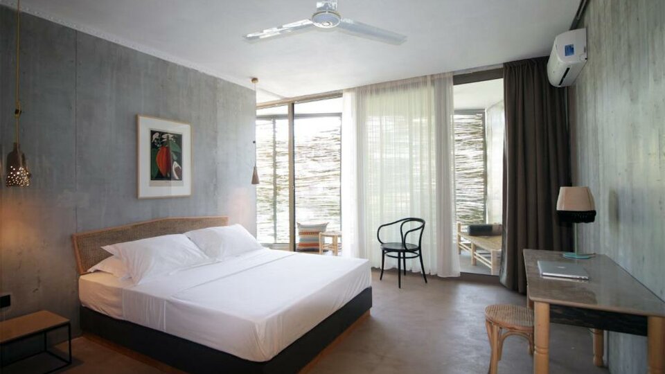 Despotiko Apartment Hotel and Suites