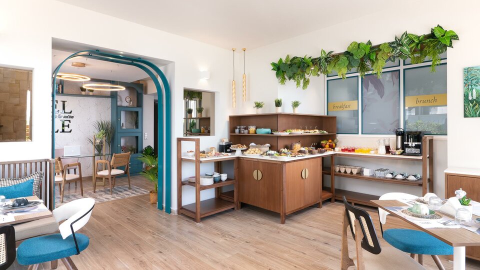 Elle Rooms and Suites