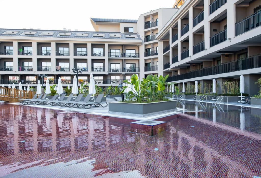 The X Belek