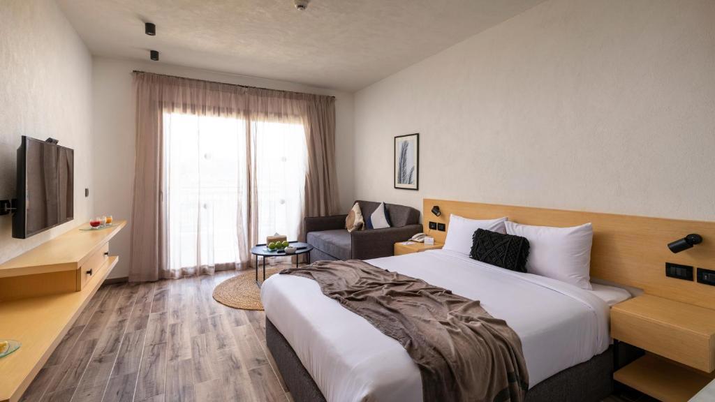 Creek Hotel and Resedences
