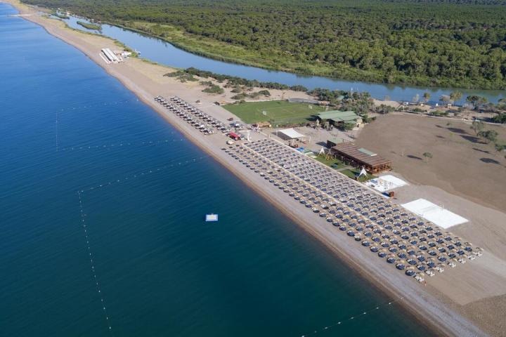 Titanic Deluxe Golf Beach