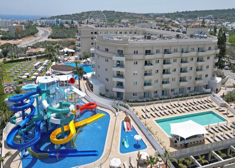 Sunrise Oasis & Waterpark Hotel