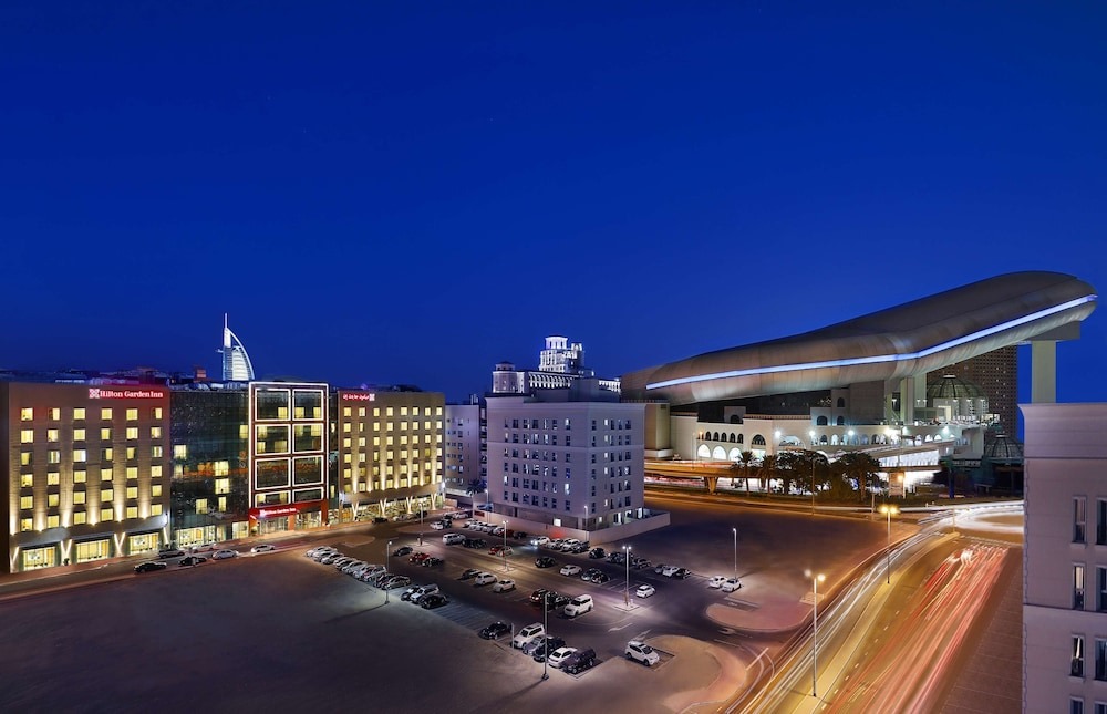 Hilton Garden Inn Dubai, Mall Avenue