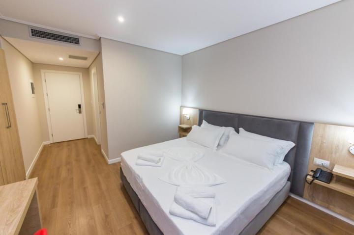 Class Hotel